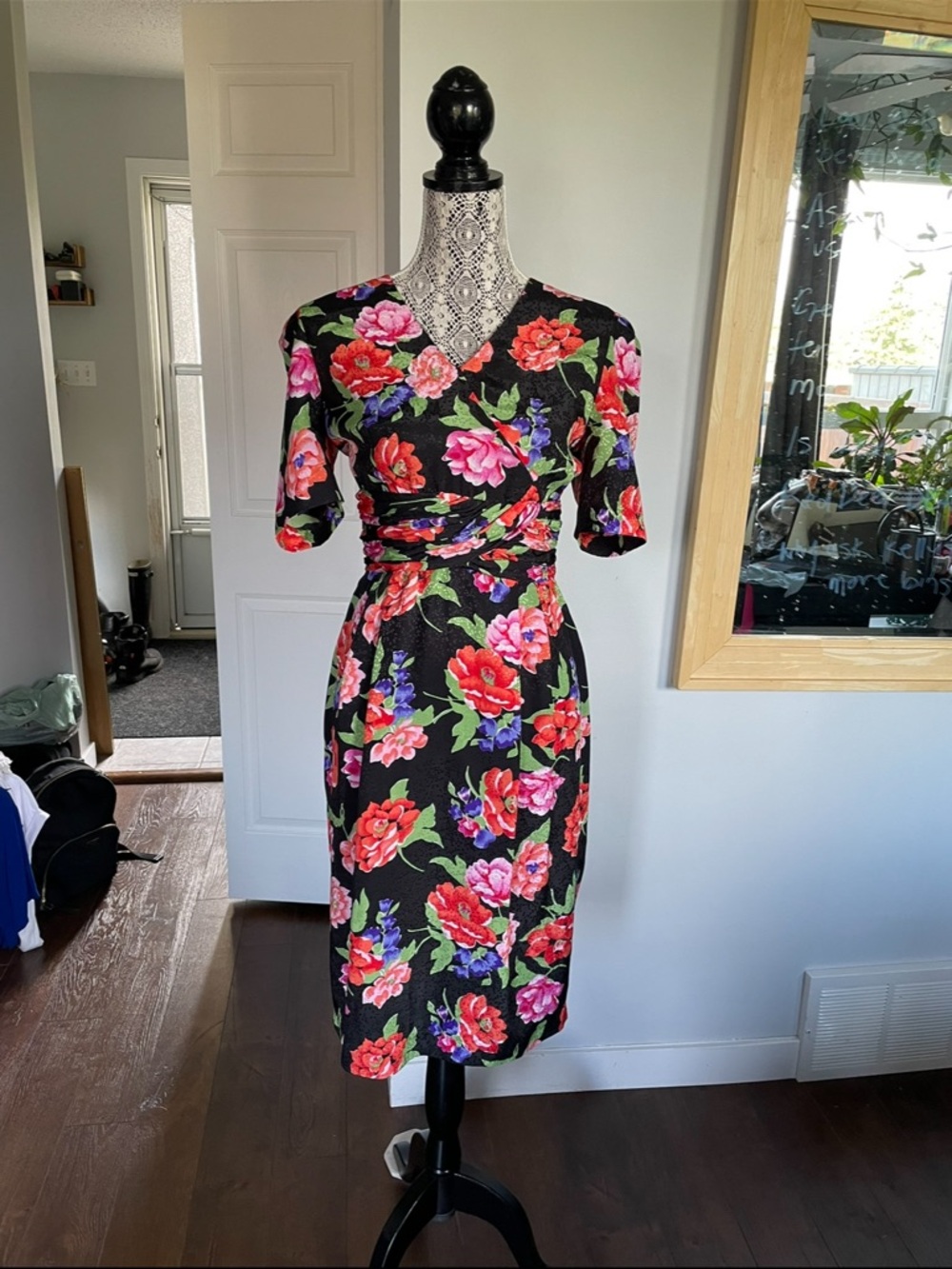 100% Silk Vintage Cinched Waist Midi Dress. Bold Pattern! Pockets.